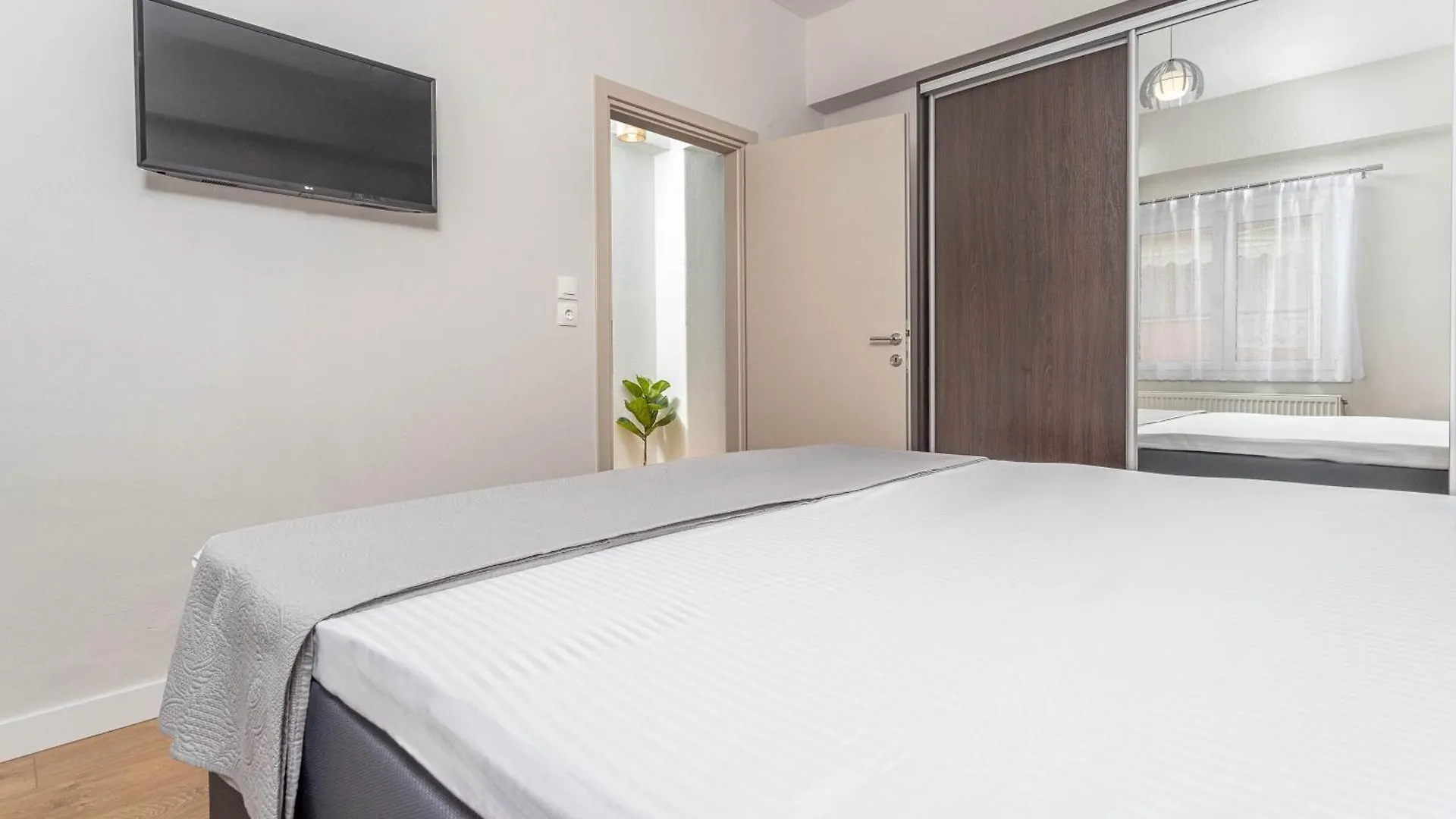 Georgias Apartments Nea Fokea 0*,  Greece